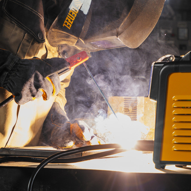 Аппарат инвертор. дуговой сварки SDM-220 Top, 220 А, ПВ 60% кейс Denzel