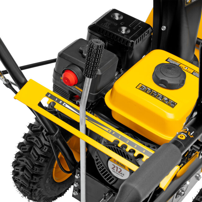 Бензиновая снегоуборочная машина SB 560, 212 cc, ручной старт Denzel Бензиновая снегоуборочная машина SB 560, 212 cc, ручной старт Denzel