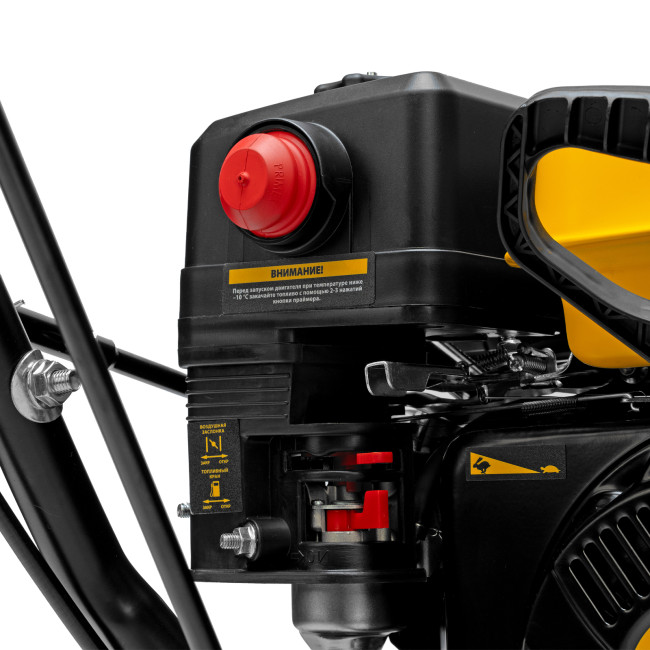 Бензиновая снегоуборочная машина SB 560 LP, 212 cc, электростартер, фара Denzel Бензиновая снегоуборочная машина SB 560 LP, 212 cc, электростартер, фара Denzel