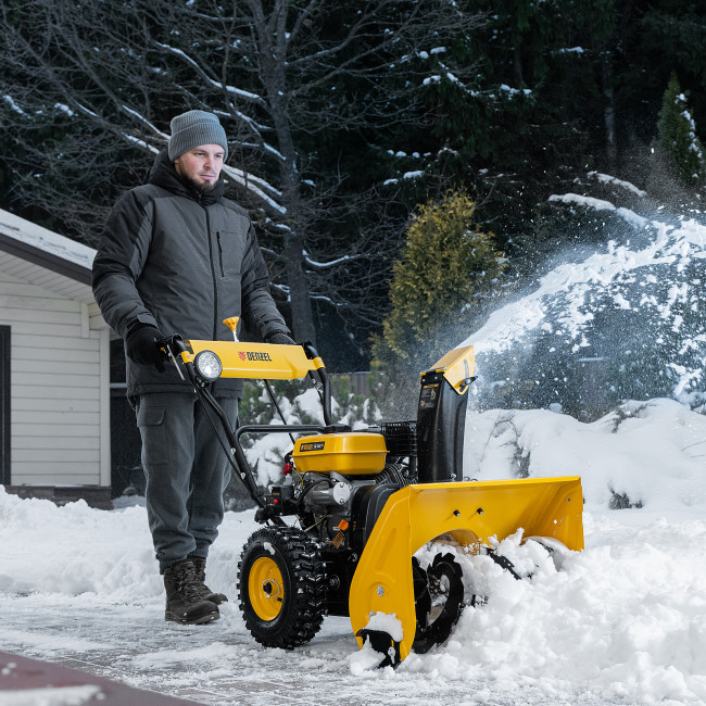 Бензиновая снегоуборочная машина SB 560 LP, 212 cc, электростартер, фара Denzel Бензиновая снегоуборочная машина SB 560 LP, 212 cc, электростартер, фара Denzel