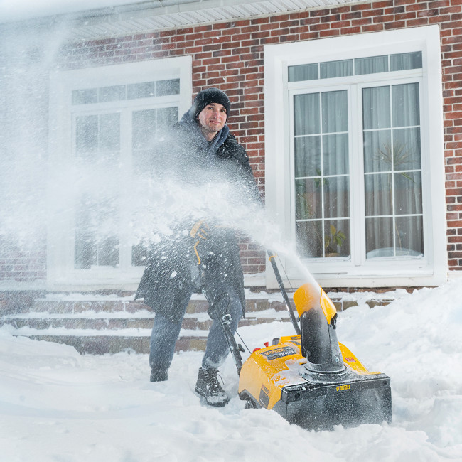 Бензиновая снегоуборочная машина SB 460 E, 99cc, эл.старт, шнек SnowCrusher Denzel Бензиновая снегоуборочная машина SB 460 E, 99cc, эл.старт, шнек SnowCrusher Denzel