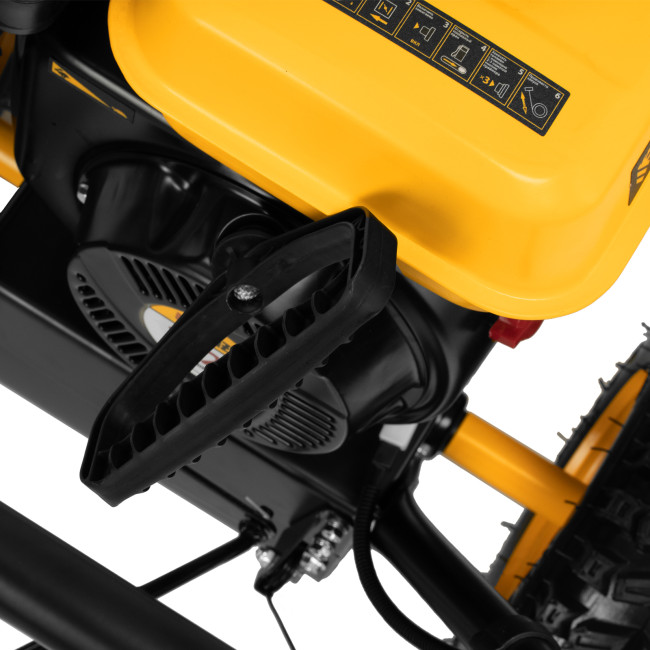 Бензиновая снегоуборочная машина SBM 610, 212 cc, ручной старт, фара Denzel Бензиновая снегоуборочная машина SBM 610, 212 cc, ручной старт, фара Denzel