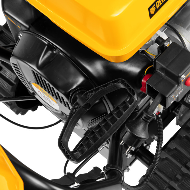 Бензиновая снегоуборочная машина SBL 711DT PRO, 420cc, гусеницы, эл.старт, блок. дифф. Denzel Бензиновая снегоуборочная машина SBL 711DT PRO, 420cc, гусеницы, эл.старт, блок. дифф. Denzel