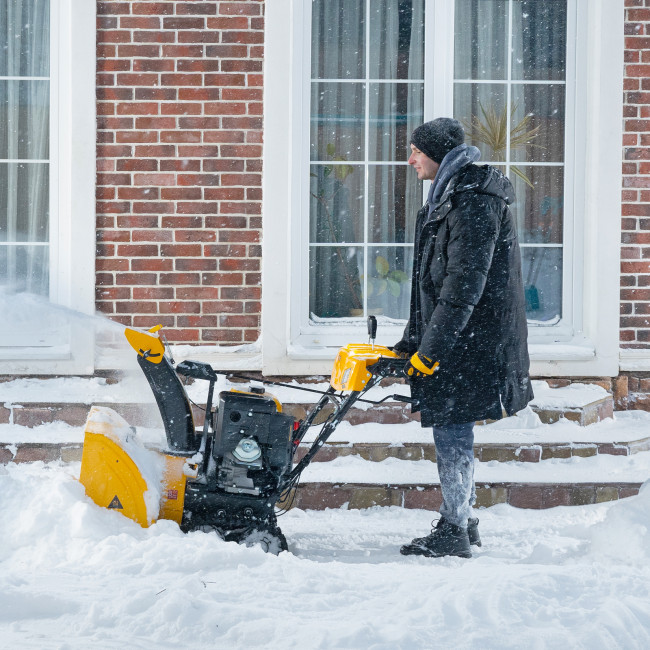 Бензиновая снегоуборочная машина SBL 711DT PRO, 420cc, гусеницы, эл.старт, блок. дифф. Denzel Бензиновая снегоуборочная машина SBL 711DT PRO, 420cc, гусеницы, эл.старт, блок. дифф. Denzel