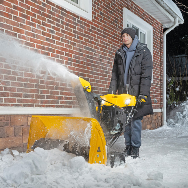 Бензиновая снегоуборочная машина SBL 711DT PRO, 420cc, гусеницы, эл.старт, блок. дифф. Denzel Бензиновая снегоуборочная машина SBL 711DT PRO, 420cc, гусеницы, эл.старт, блок. дифф. Denzel