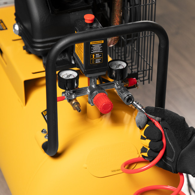 Компрессор воздушный BCV2200/100, ременный привод, 2.2 кВт, 100 литров, 370 л/мин Denzel Компрессор воздушный BCV2200/100, ременный привод, 2.2 кВт, 100 литров, 370 л/мин Denzel