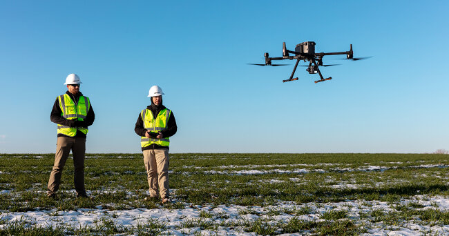 Квадрокоптер DJI Matrice 300 RTK Combo + Мобильная станция D-RTK 2 + штатив D-RTK 2