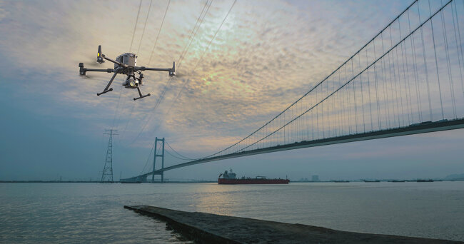 Квадрокоптер DJI Matrice 300 RTK Combo + Мобильная станция D-RTK 2 + штатив D-RTK 2