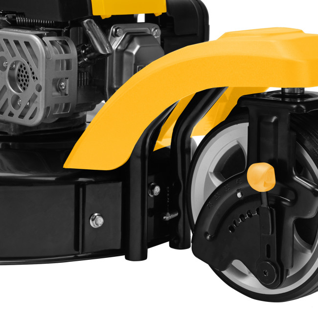 Бензиновая газонокосилка GLT-460SP-T, Trike 149 см3, 46 см, привод, панель, 60л Denzel 