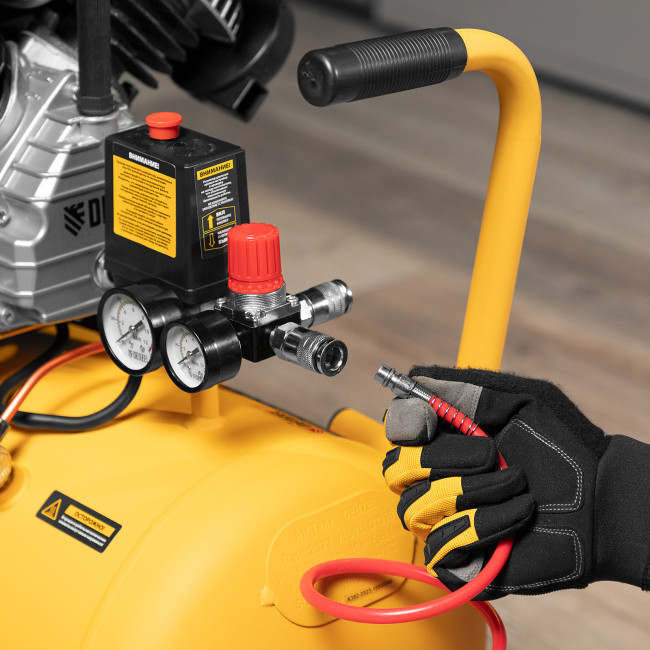 Компрессор воздушный прям. привод DCV1800/50, 1,8 кВт, 50 литров, 320 л/мин Denzel Компрессор воздушный прям. привод DCV1800/50, 1,8 кВт, 50 литров, 320 л/мин Denzel