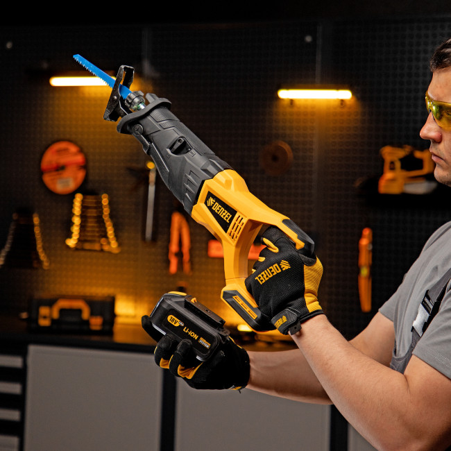 Пила сабельная аккумуляторная бесщет BRC-120, 18В Li-Ion Denzel Пила сабельная аккумуляторная бесщет BRC-120, 18В Li-Ion Denzel