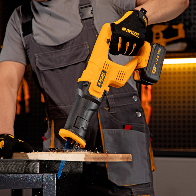 Пила сабельная аккумуляторная CRC-115, 18В Li-Ion Denzel Пила сабельная аккумуляторная CRC-115, 18В Li-Ion Denzel