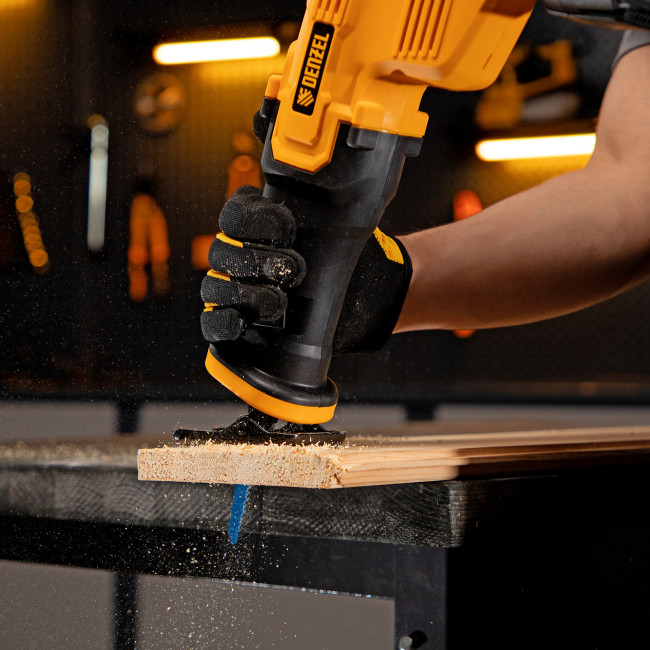 Пила сабельная аккумуляторная CRC-115, 18В Li-Ion Denzel Пила сабельная аккумуляторная CRC-115, 18В Li-Ion Denzel