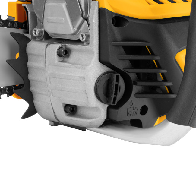 Пила цепная бензиновая DS-5820, шина 50 см, 58 см3, 3.6 л.с, шаг 0,325, паз 1,5 мм, 76 звеньев Denzel