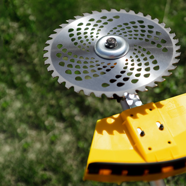 Триммер бензиновый DGT 520, 52 см3, 3 л. с, неразъемная штанга, состоит из 2 частей Denzel Триммер бензиновый DGT 520, 52 см3, 3 л. с, неразъемная штанга, состоит из 2 частей Denzel