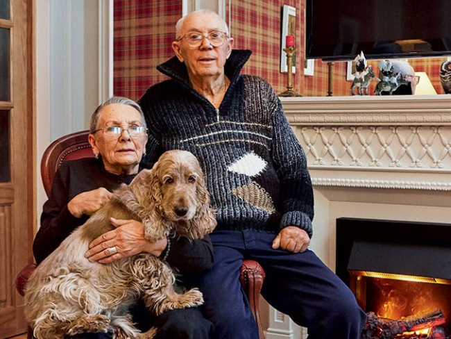 Каминокомплект Alexandria - Махагон коричневый антик с очагом Brookline Black