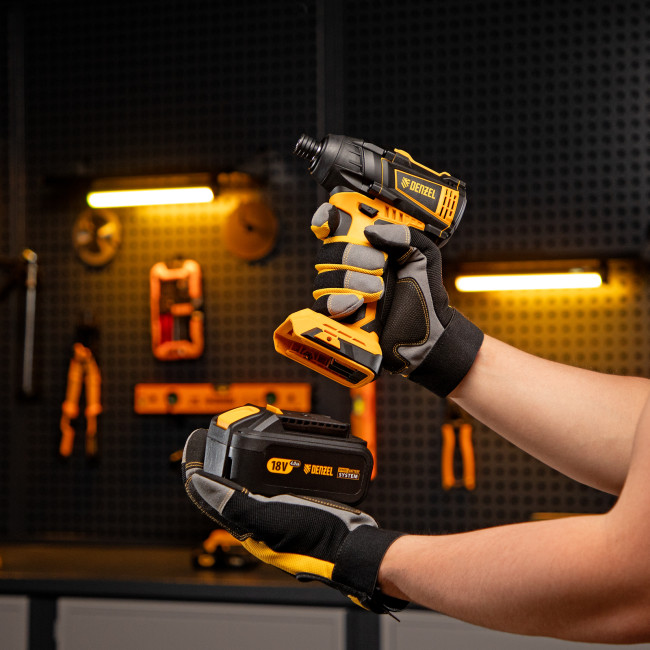 Винтоверт ударный аккумуляторный бесщет CID-IB-200 18В Li-Ion Denzel Винтоверт ударный аккумуляторный бесщет CID-IB-200 18В Li-Ion Denzel